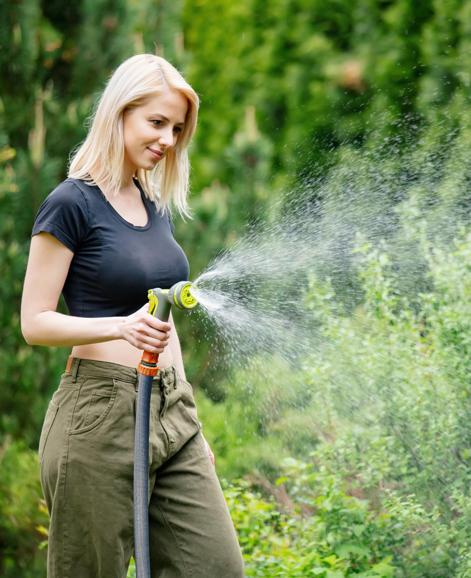 KOBAZ kink-free design shows smooth water flow without tangling.
