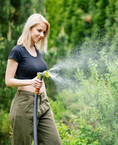 KOBAZ kink-free design shows smooth water flow without tangling.