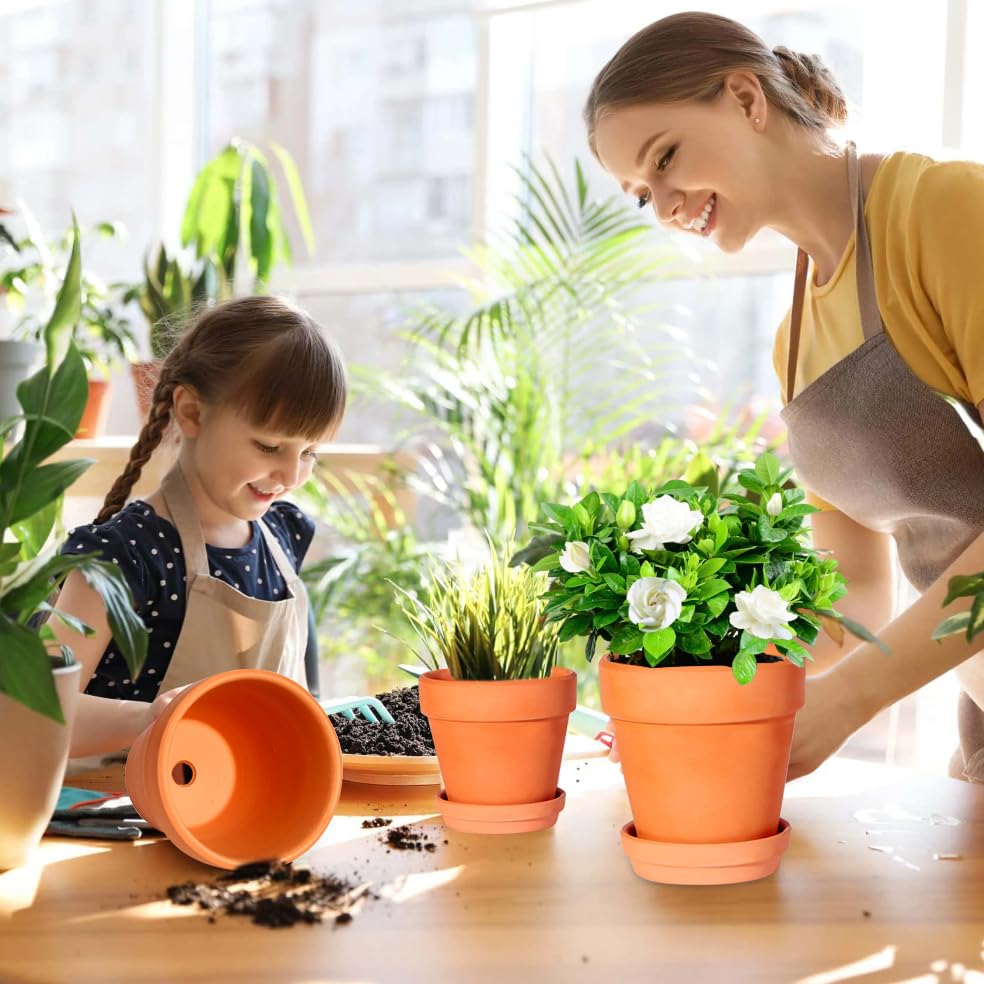 DIY-friendly Kosrtuny terracotta pot ready for classroom projects