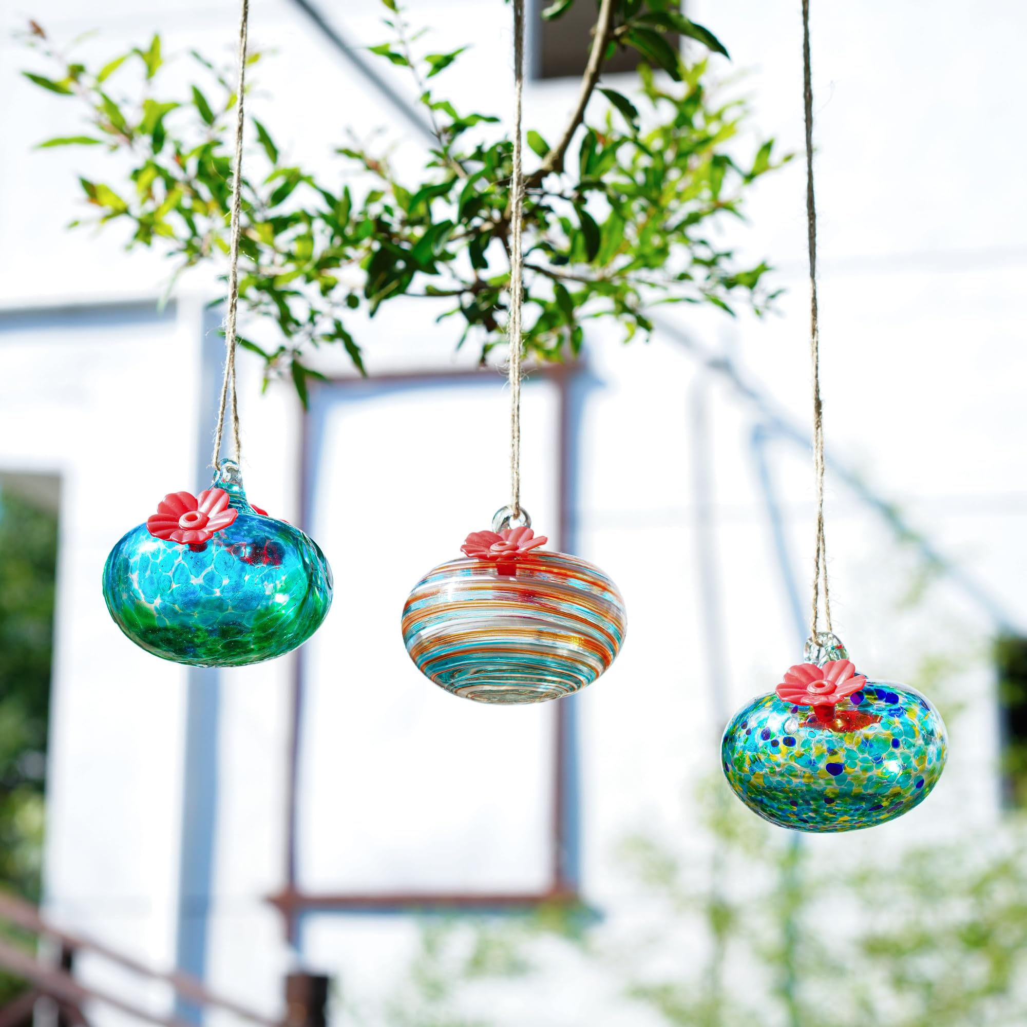 KRISININE gift-ready pack suits gardeners and bird lovers on occasions.