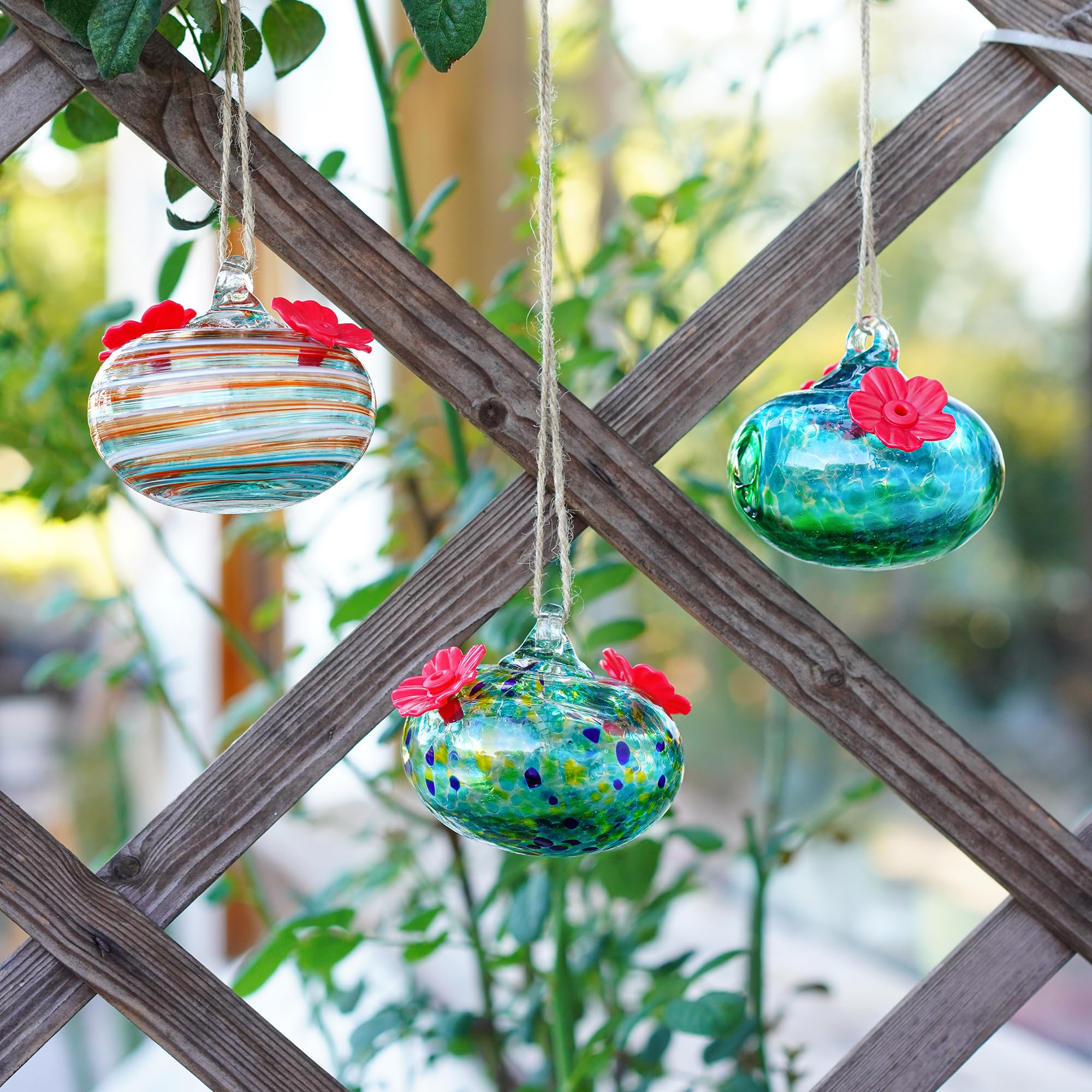 KRISININE hanging window feeder lets you watch hummingbirds up close.