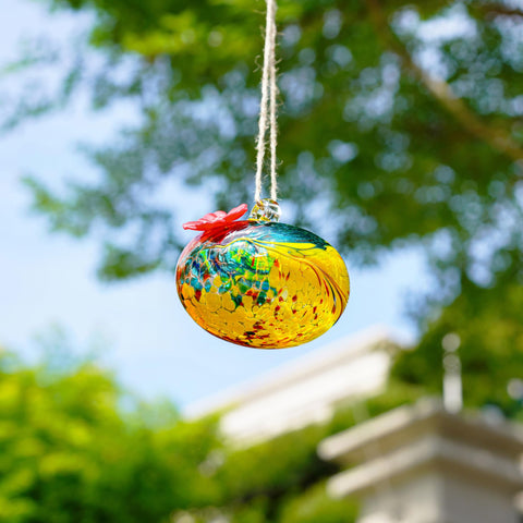 KRISININE window or garden display hummingbird feeder.