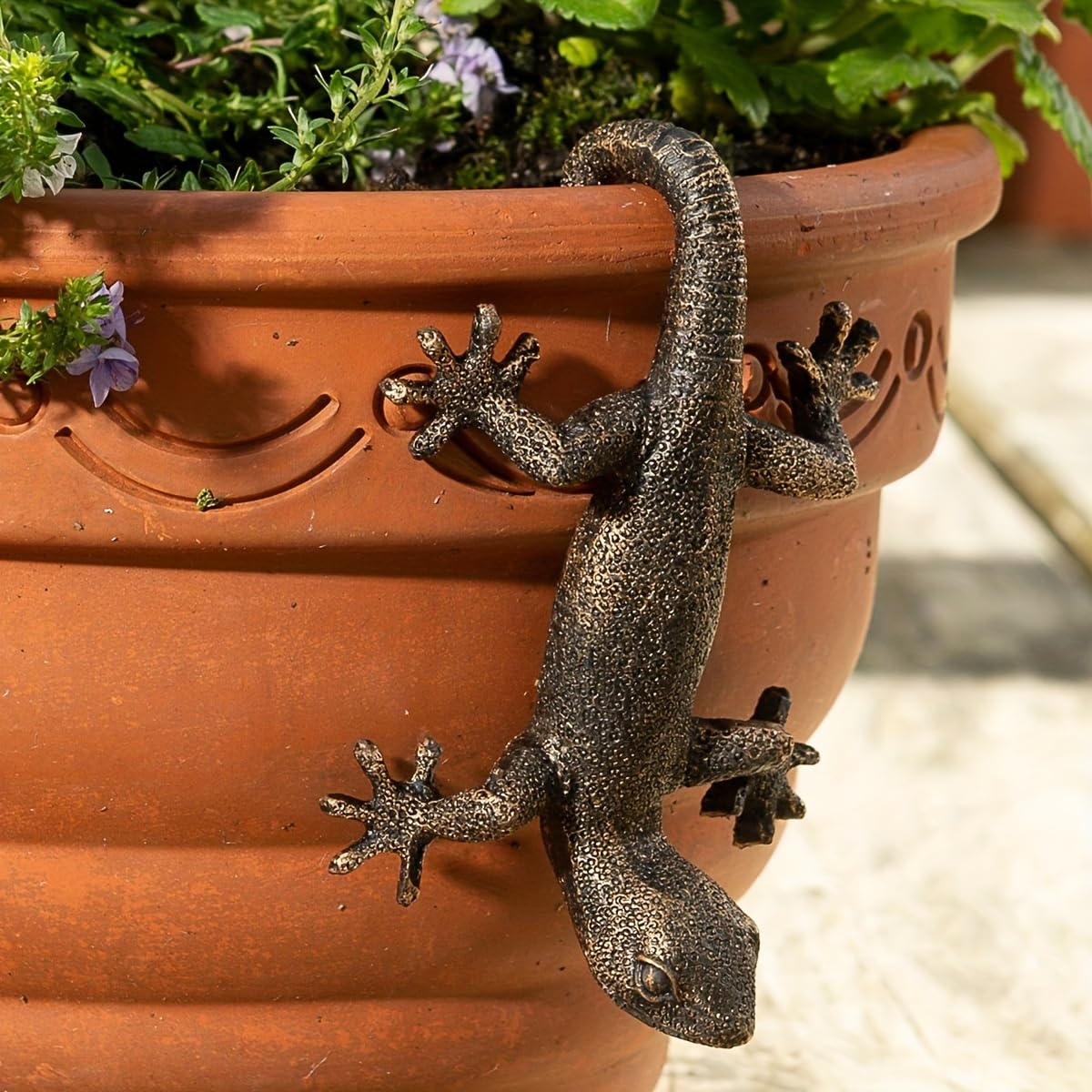 Kudriod vintage bronze gecko planter hugger clinging to a pot for rustic charm.