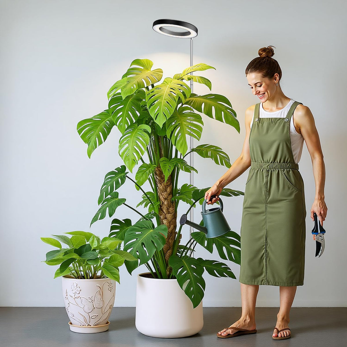 Kullsinss Black Grow Light with lamp head for large indoor plants enhances coverage.