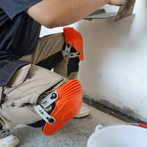 KUNN easy-install knee pad straps in grey.
