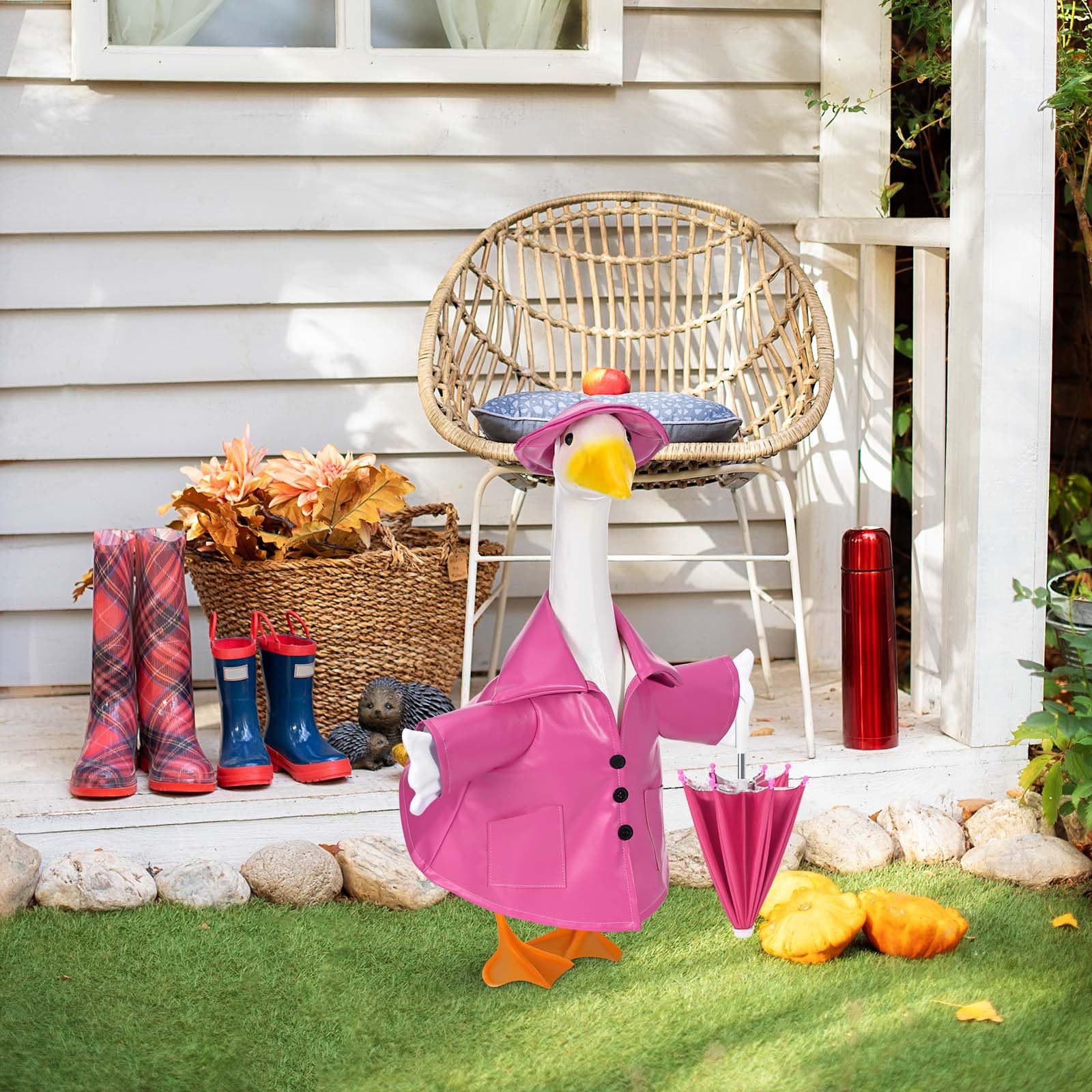 Kuscul two-pin setup secures the accessory to outdoor geese.