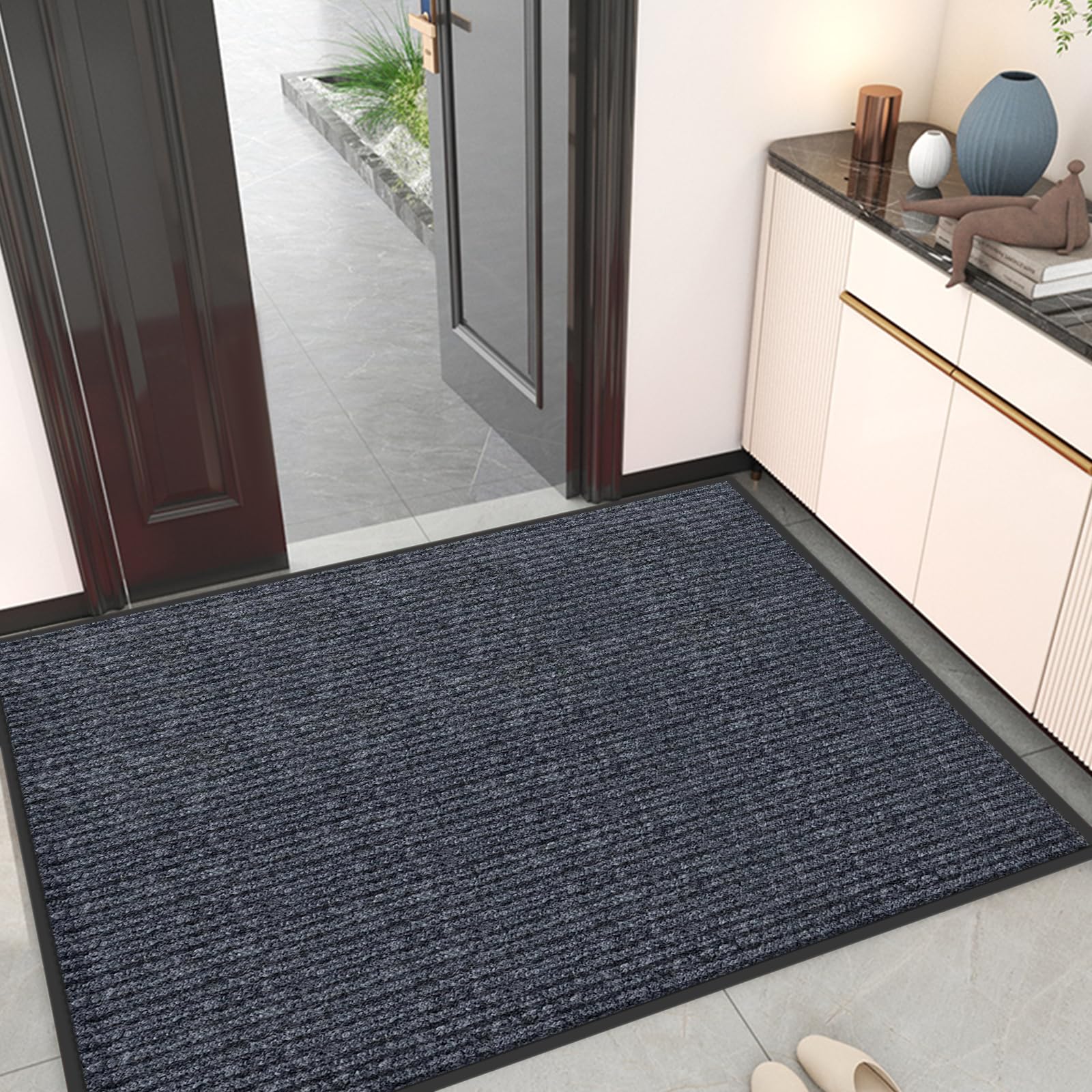 Kuyal entrance mat in dark gray ensures stable footing with durable rubber backing.