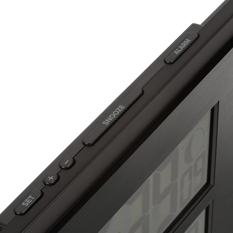 La Crosse 12/24 hour display supports versatile time formatting.