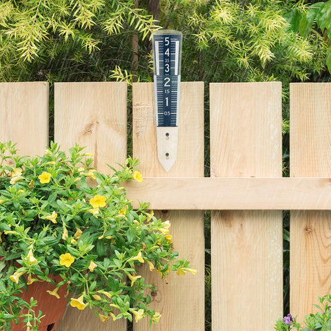 La Crosse robust keyhole bracket for post or fence mounting