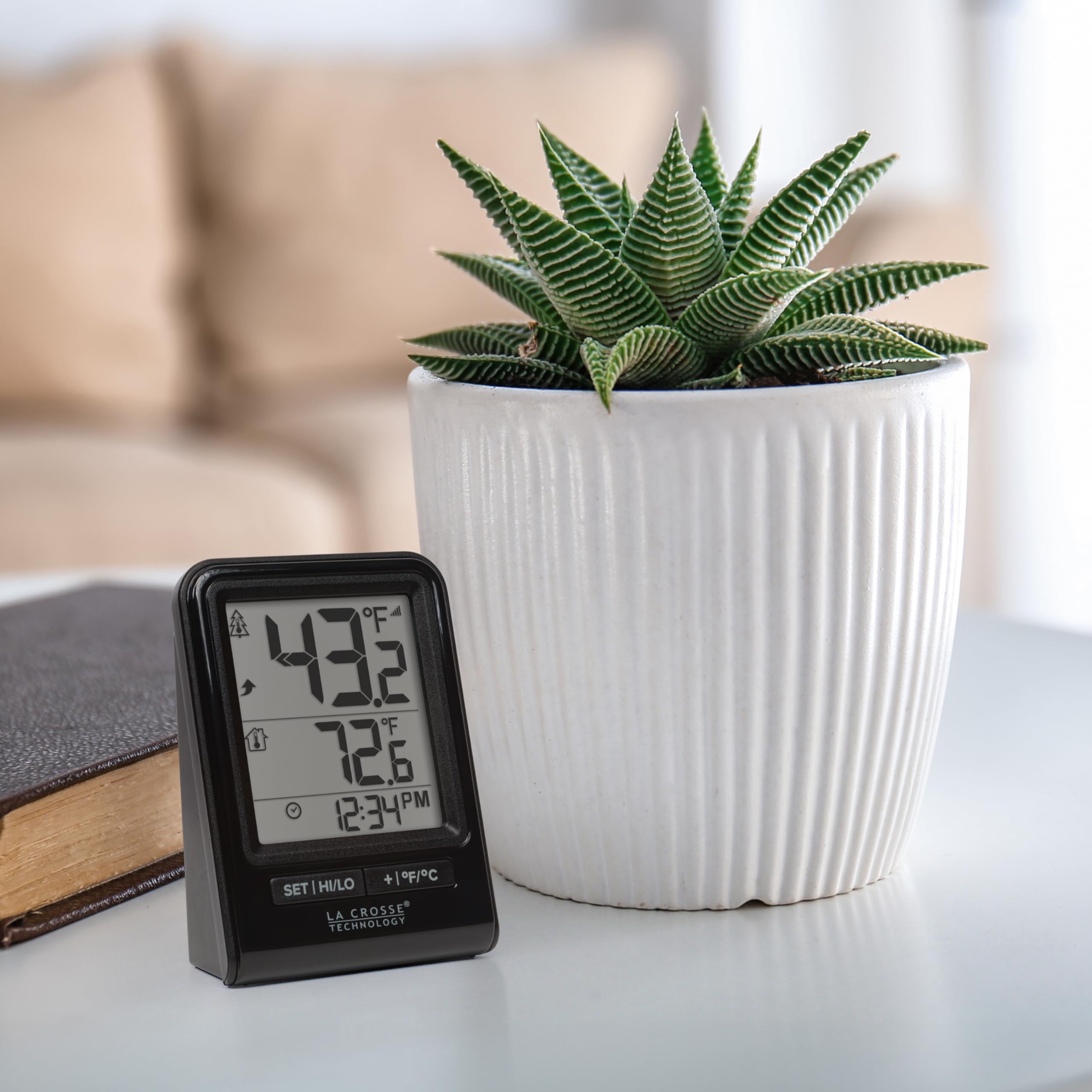 La Crosse monochrome display with no backlight for efficient, distraction-free viewing