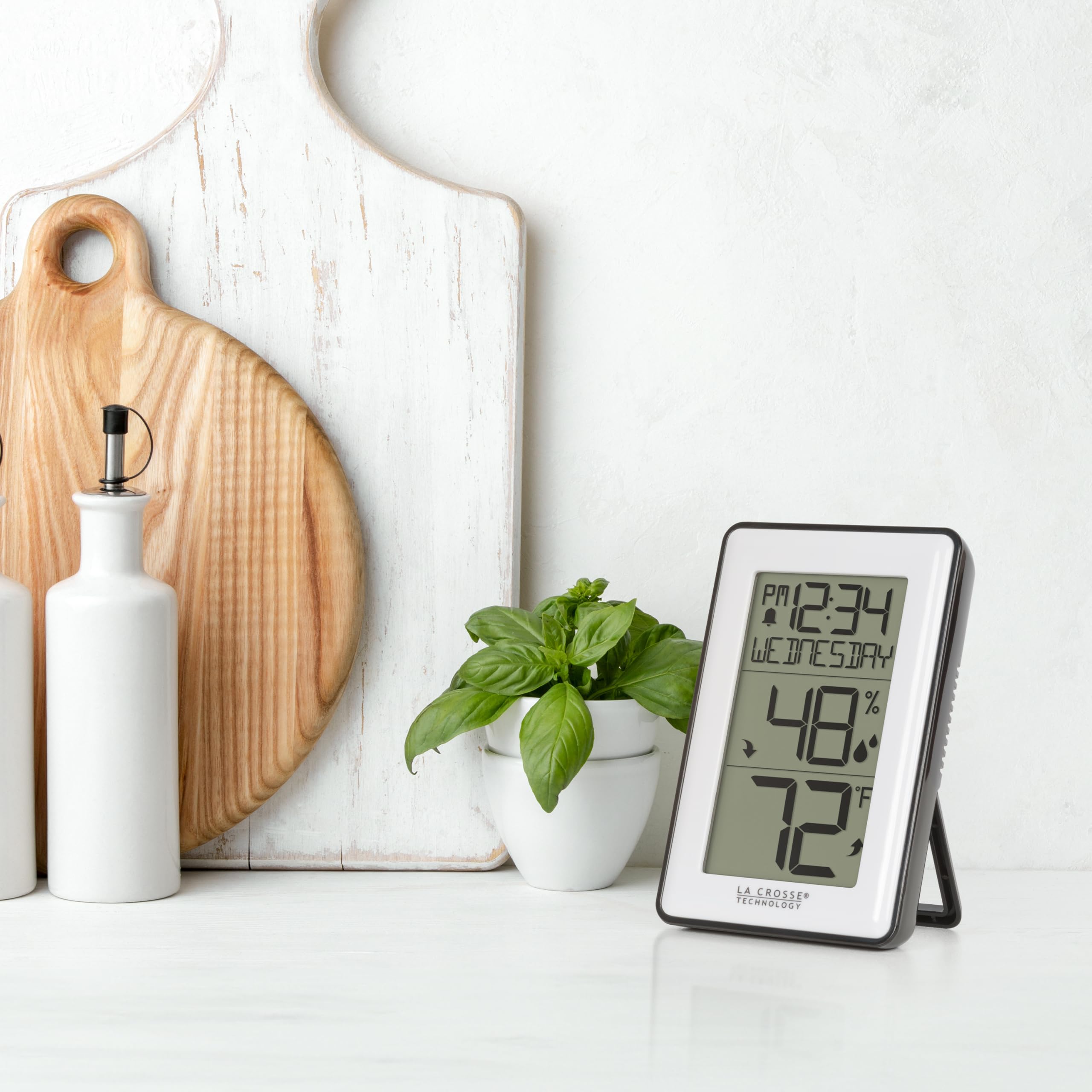La Crosse Technology 308-1911 compact design fits any room.