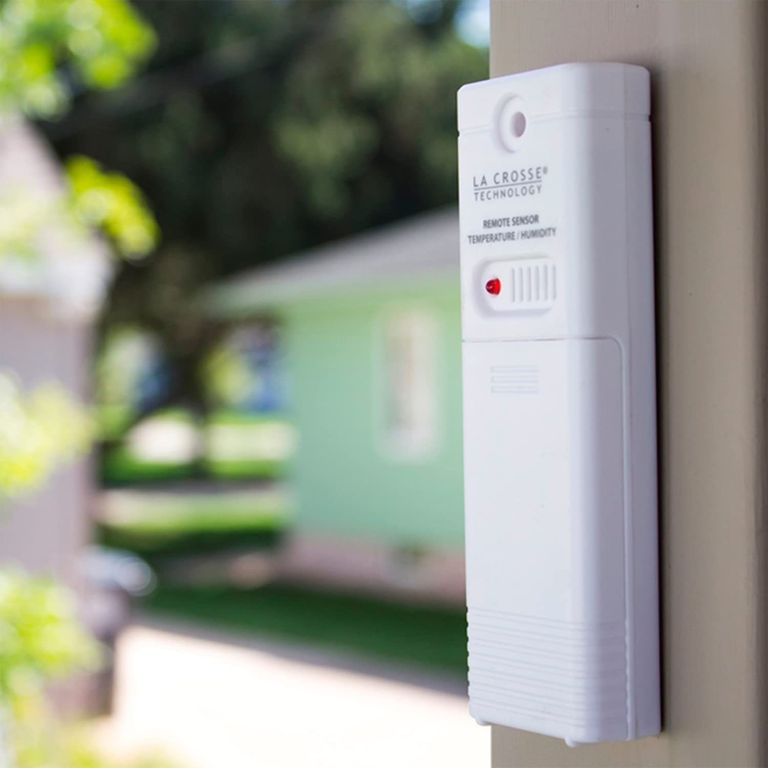 Battery-powered outdoor sensor suitable for wall mounting.
