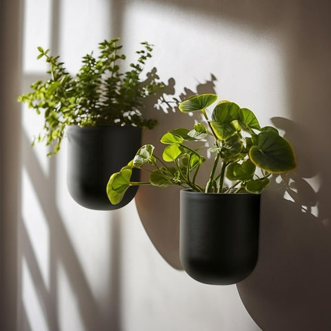 LA JOLIE MUSE planter close-up showing durable recycled plastic and stone blend.