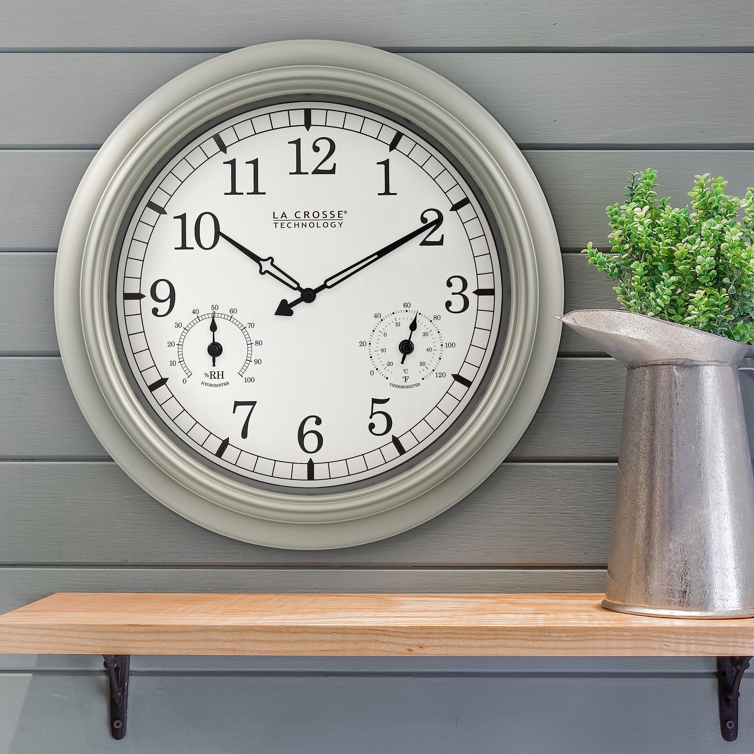 La Crosse Technology WT-3181PL-Q requires one AA battery for accurate timekeeping.