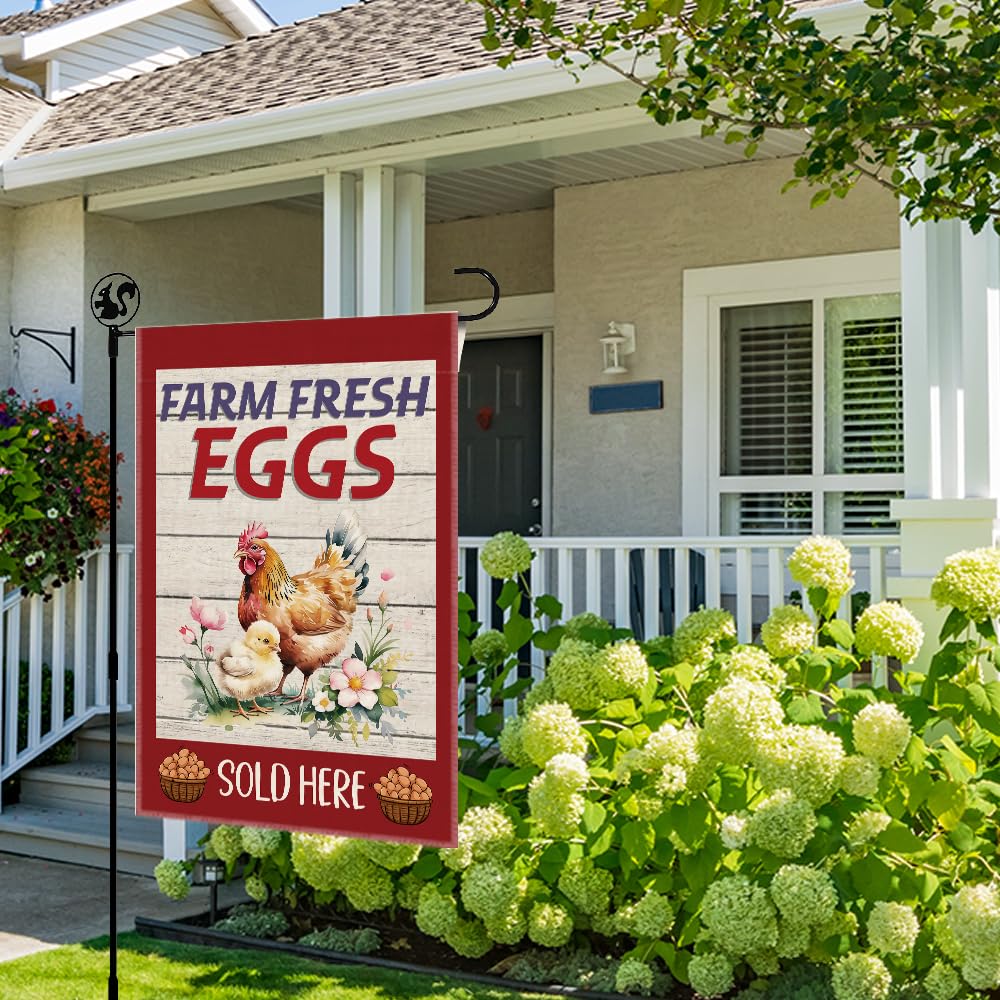 LAGZDFC Chicken Coops Decor flag boosts yard aesthetics near coops.