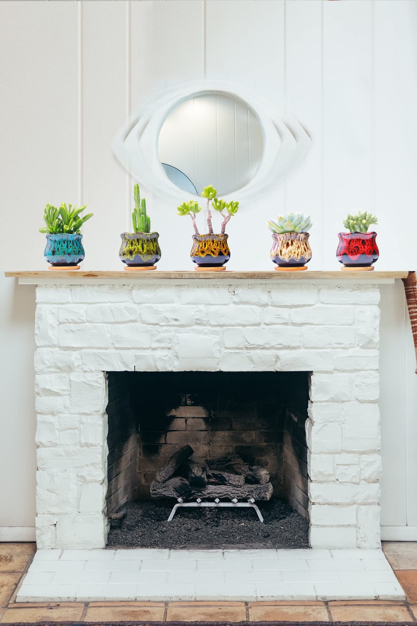 LamDawn pots with attached saucer keep surfaces clean and tidy.
