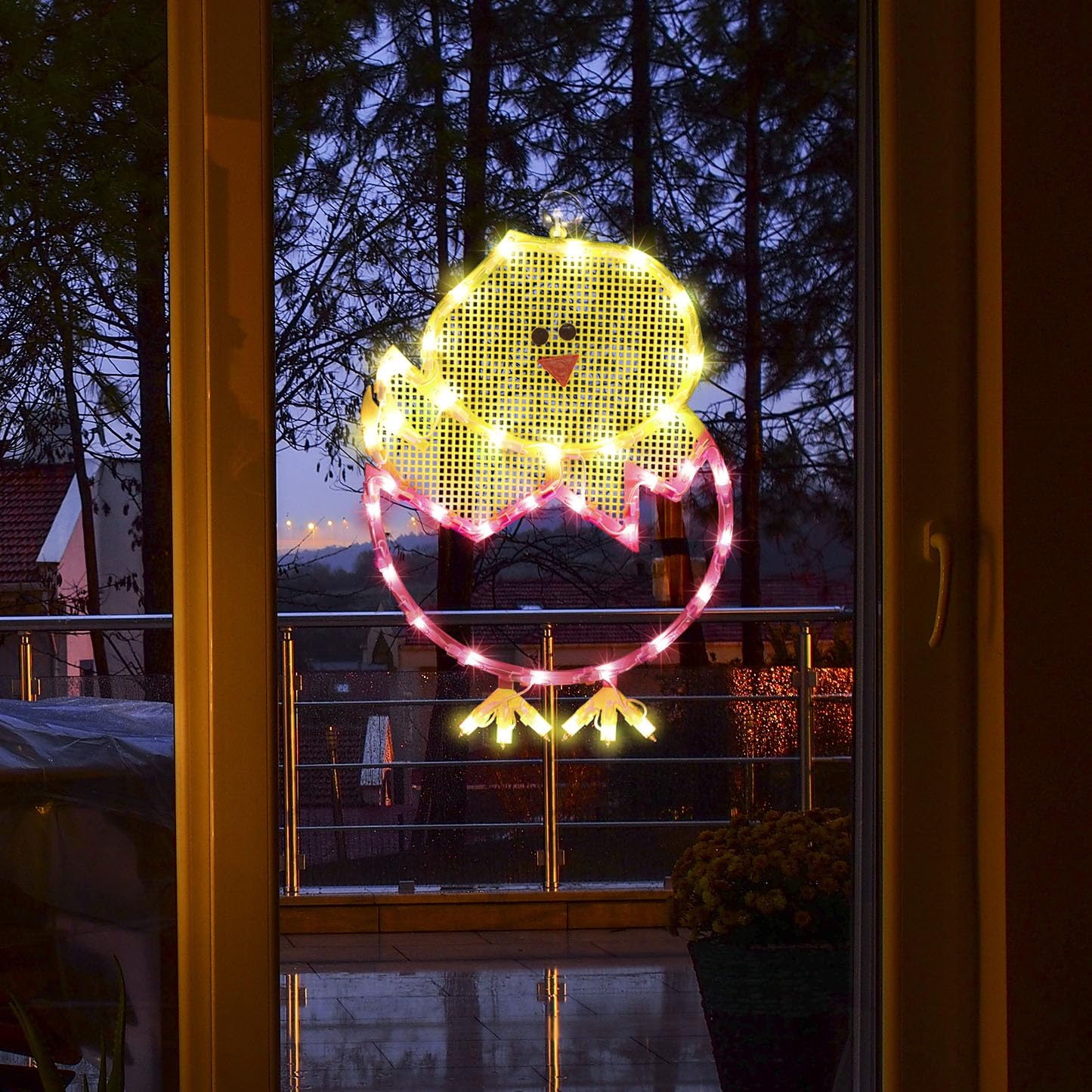 LAMPHOME hatching-chick-egg decor creates a welcoming focal point on walls.