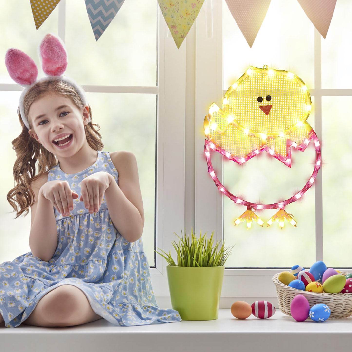 LAMPHOME weather-ready chick-egg decoration for indoor or covered outdoor spaces.