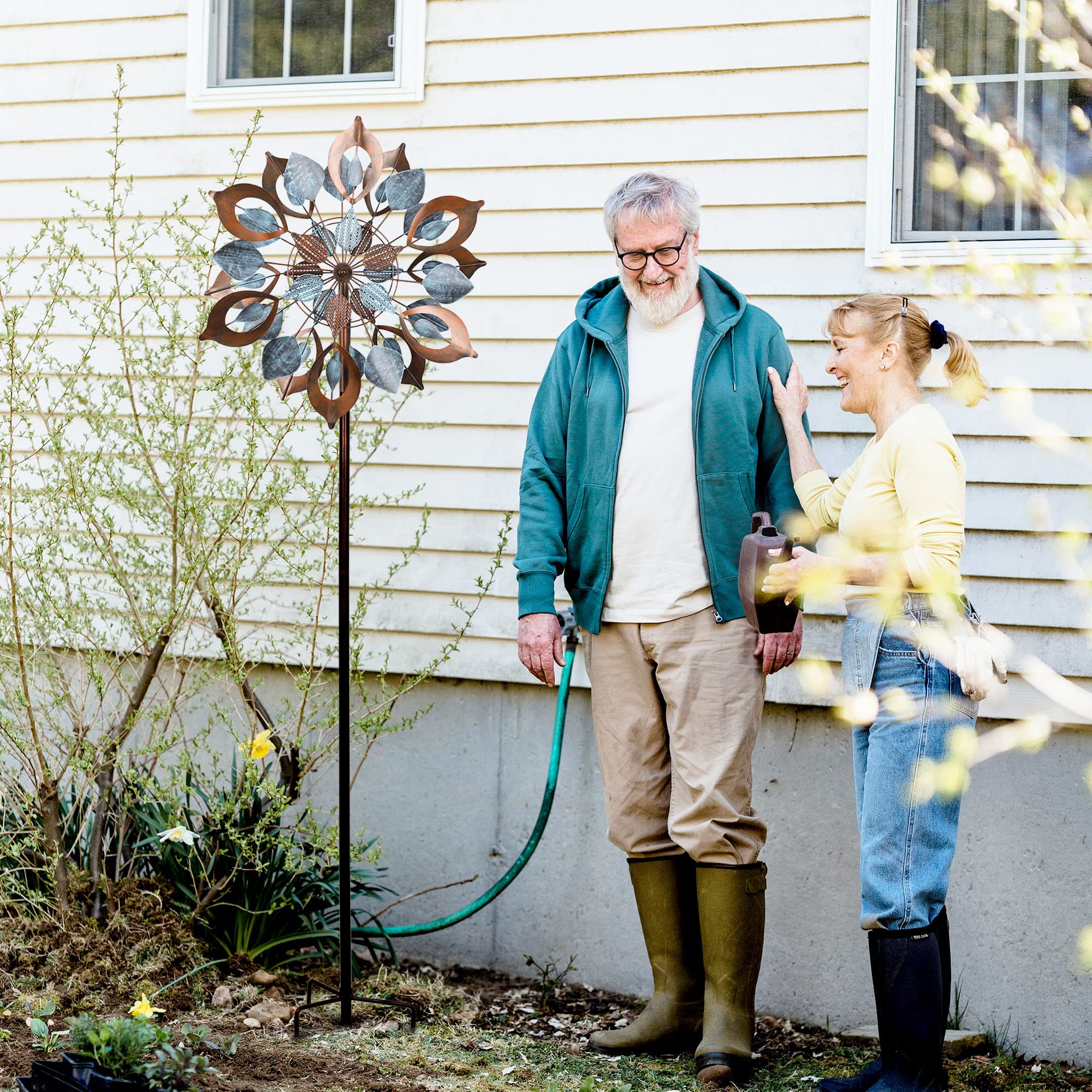 Lariander easy-assembly design helps you set up quickly in the garden.