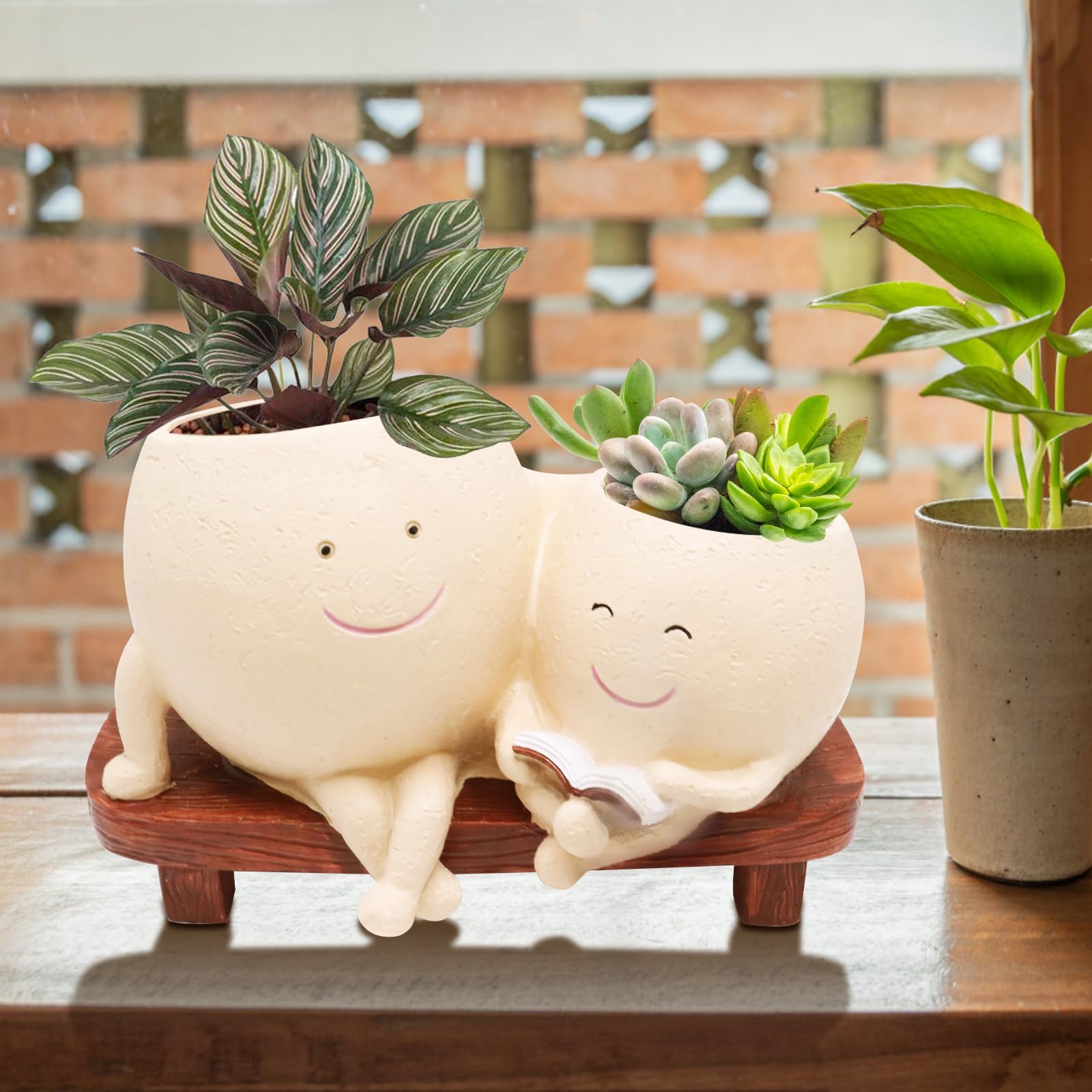 LAUGOKOBE double-head planter showcases a charming mother-daughter reading design.