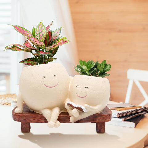 LAUGOKOBE Gift-worthy face planter makes a thoughtful housewarming surprise.