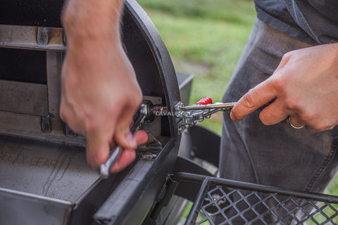 Adjustable LavaLock latch ensures fit across multiple offset smokers