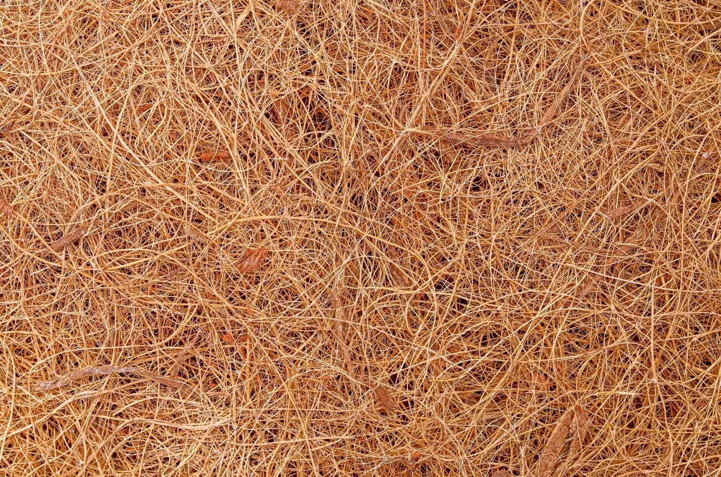 LAVZAN round coir liner texture highlights outdoor durability.
