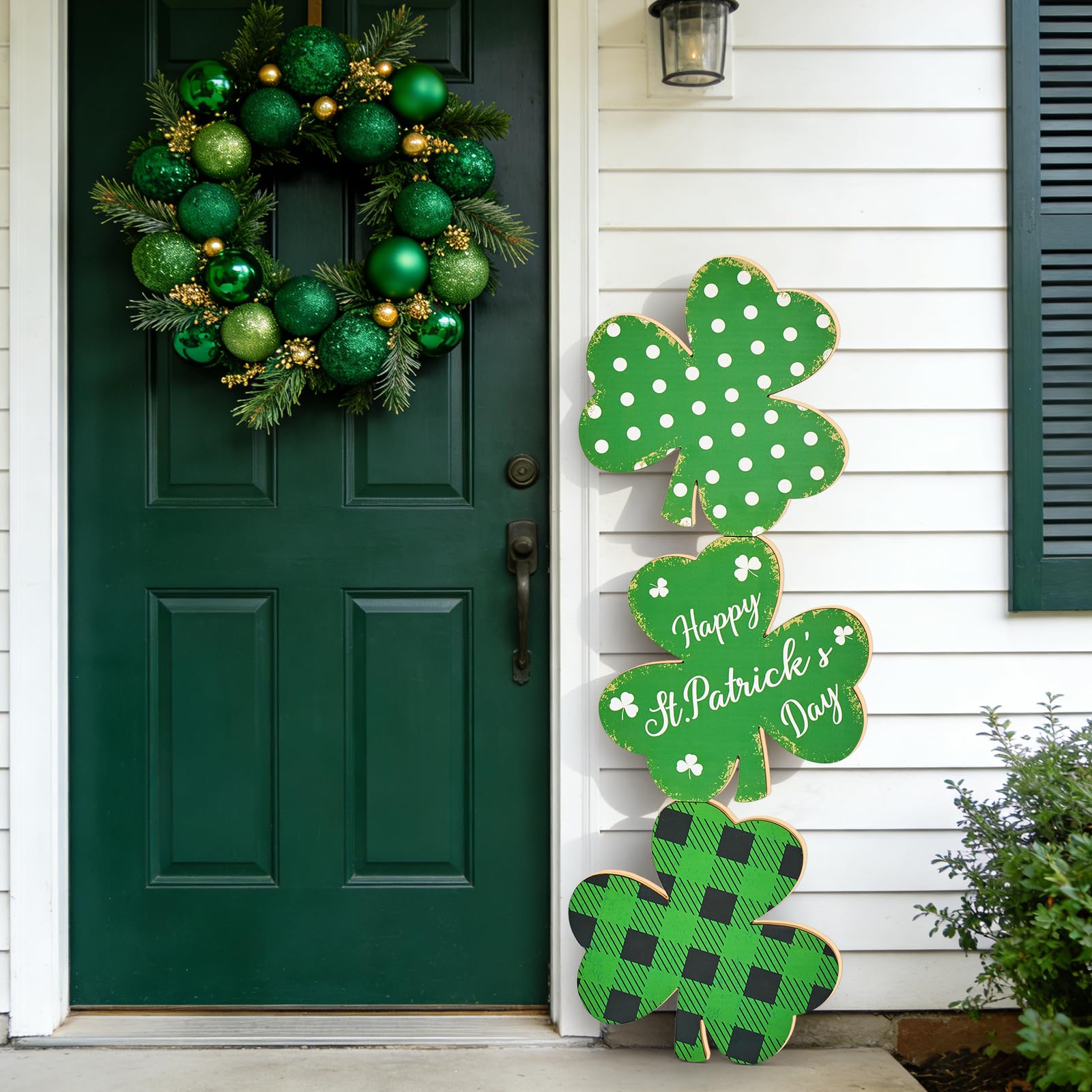 LawnIdyll 35-inch standing shamrock sign creates a bold holiday focal point.