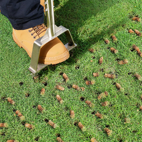 LawnVigor ergonomic, non-slip handle reduces strain during lawn care