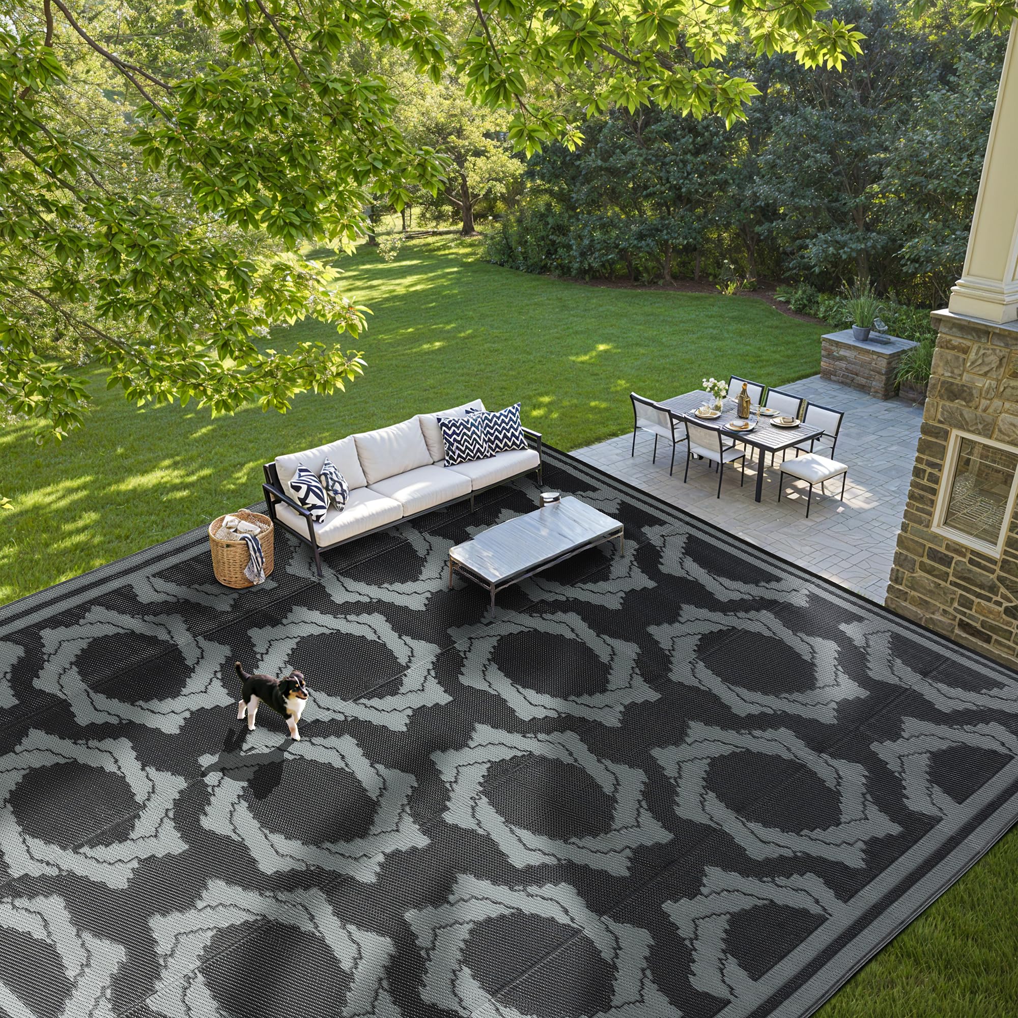 LBRO2M beach-friendly rug dries quickly after rain or dew