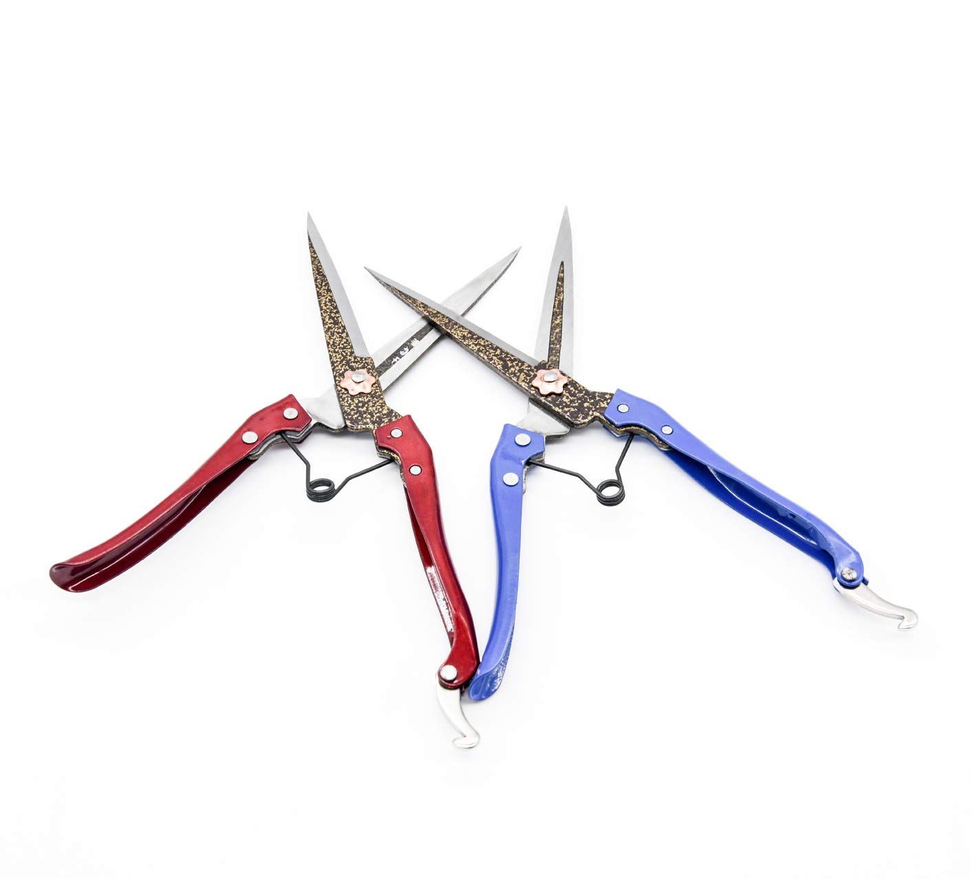 LCDCM double-edged blades deliver consistent results on wool and turf.