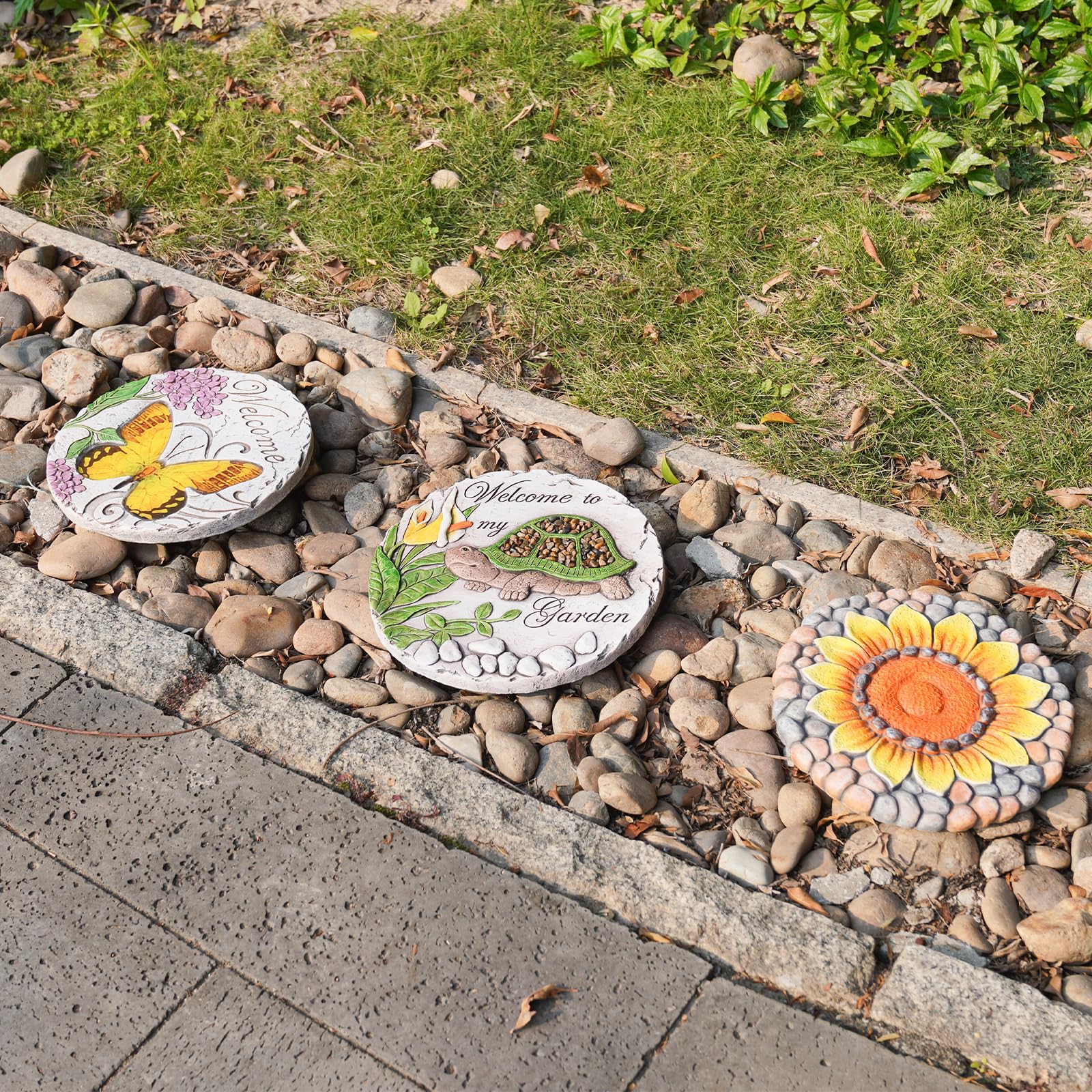 LCdecohome yard stone butterfly enhances outdoor decor.