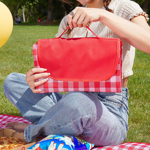 Lchkrep foldable blanket collapses to compact 7x9 inches for easy packing.