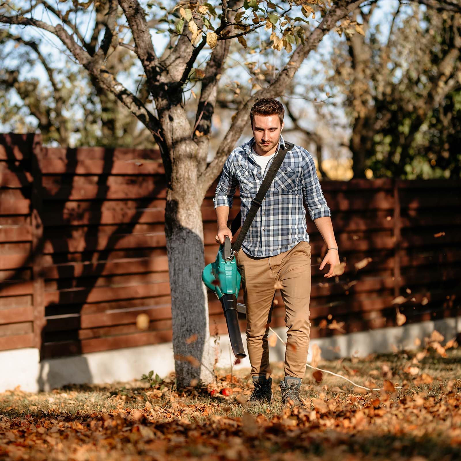 Lconvicely clip-hook installation setup is quick on any leaf blower