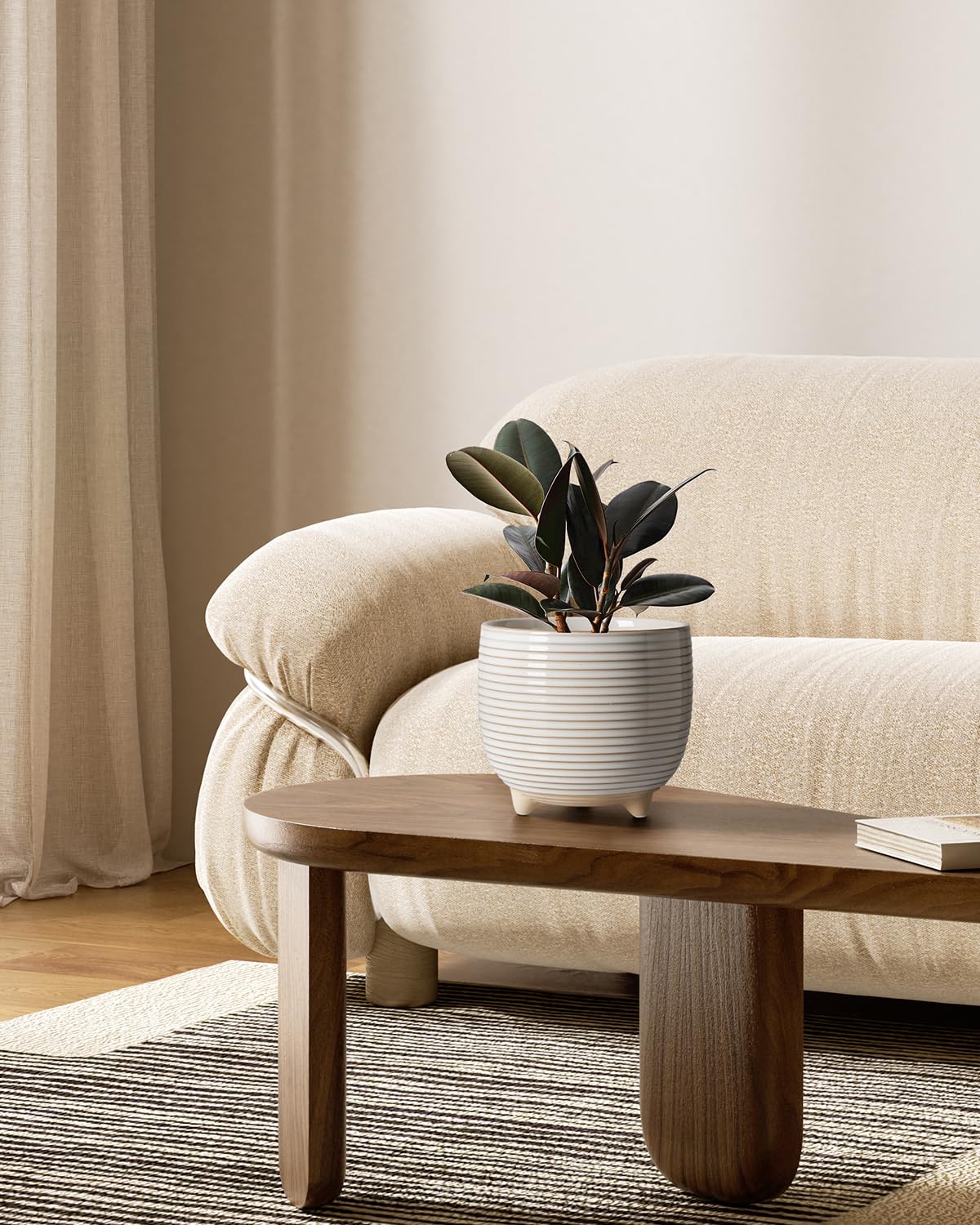 LE TAUCI ceramic pot drainage hole close-up supports healthy watering.