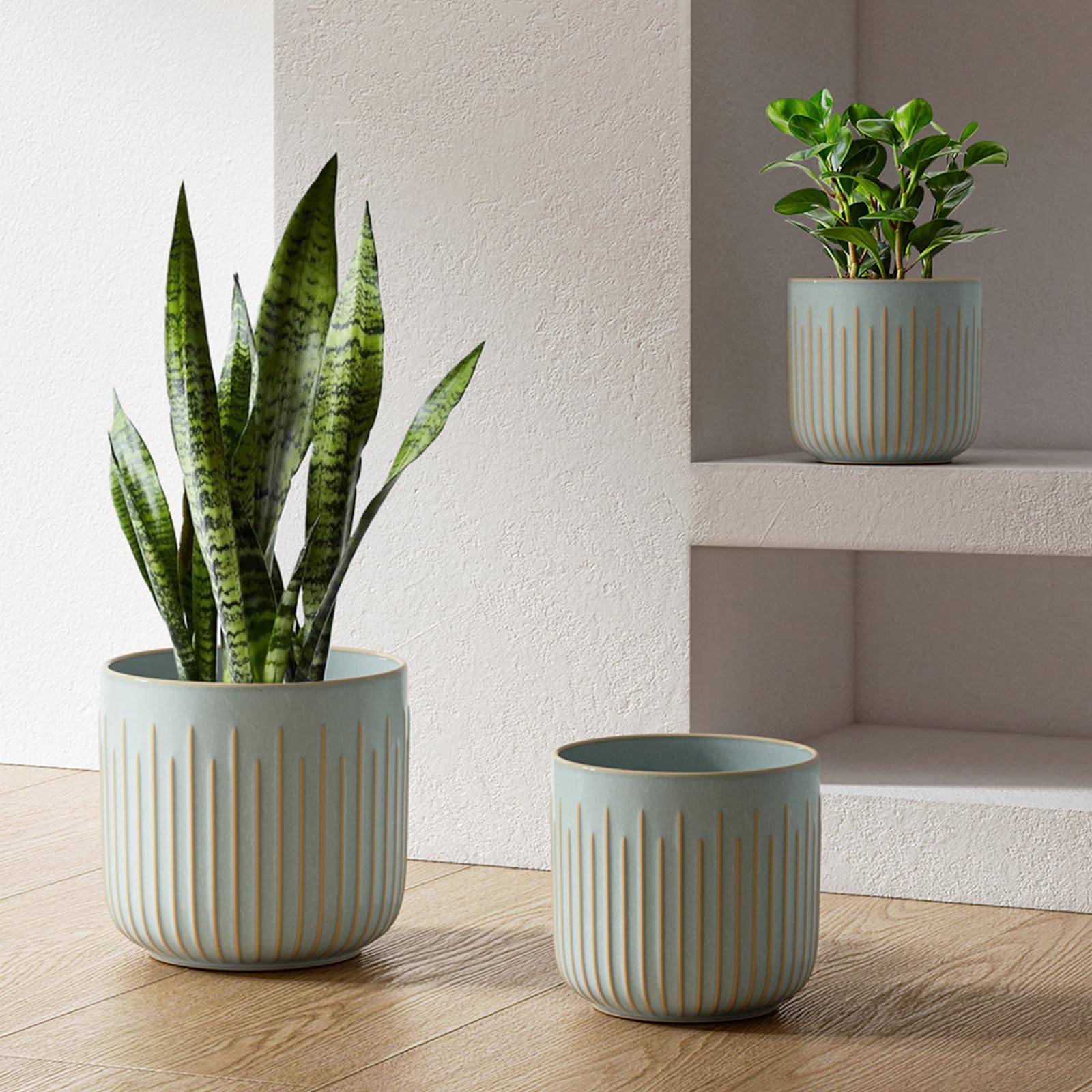LE TAUCI ceramic pot in glossy mist gray for bold 8.3-inch display