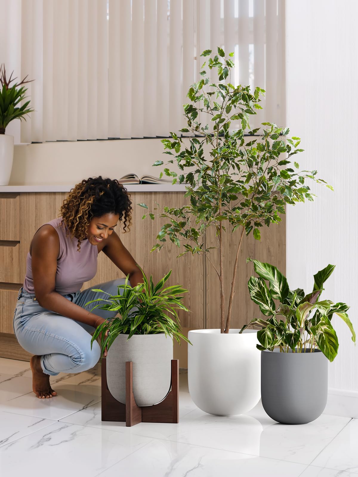 LE TAUCI planter complements office, living room, or hallway decor