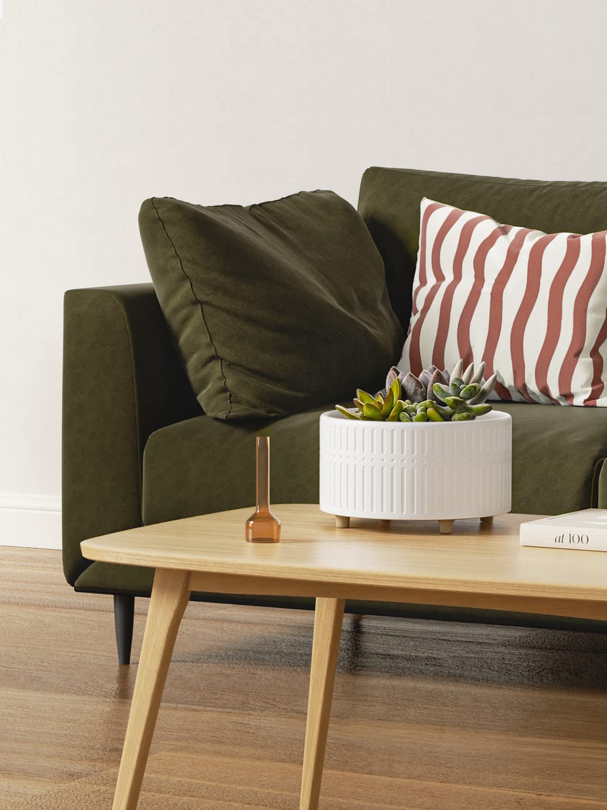 LE TAUCI removable drainage plug enables flexible potting options.