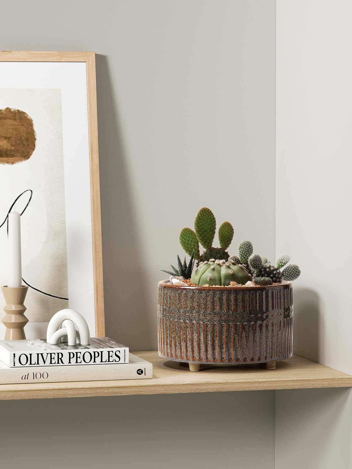 LE TAUCI footed ceramic design enhances air circulation under planters