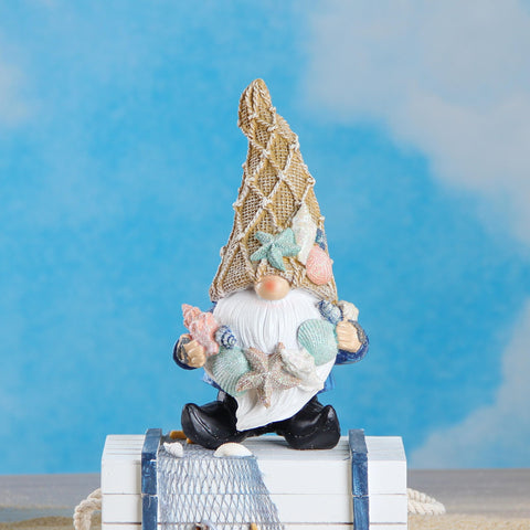 Leekung Gnome made of durable resin withstands rain and sun for year-round decoration
