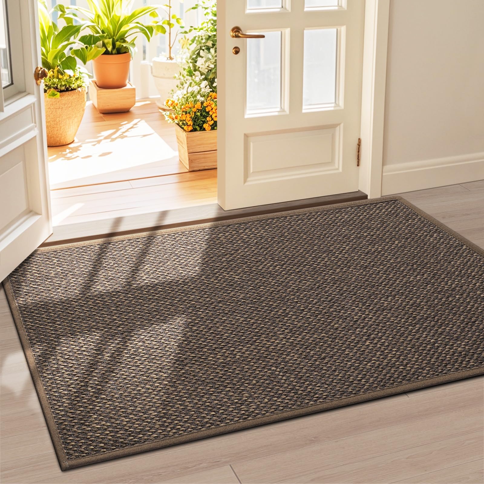 LEKEEPGO door mat absorbs moisture and dirt at the entry, helping keep floors dry.