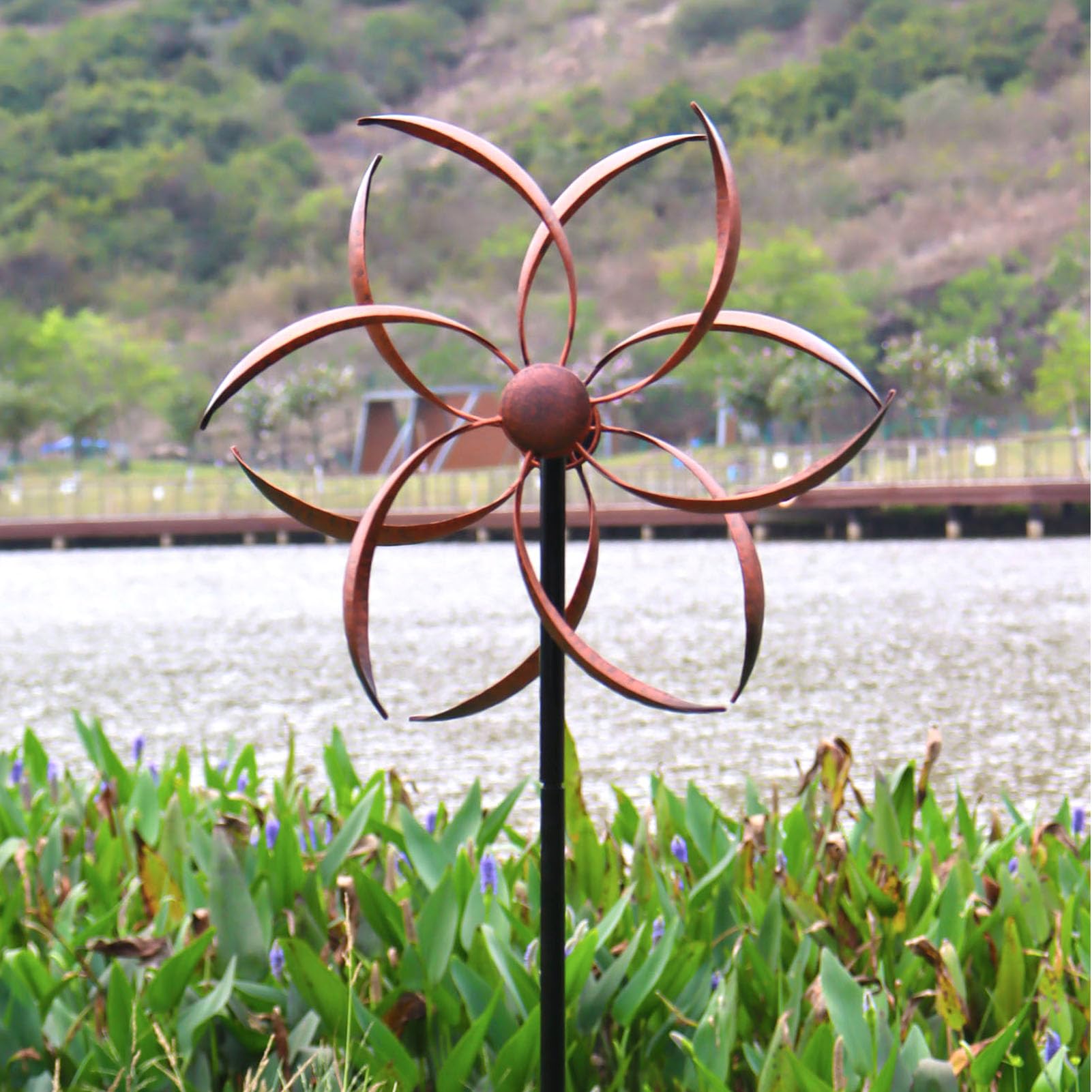 LERFUGI installation is quick and tool-free for garden setup.