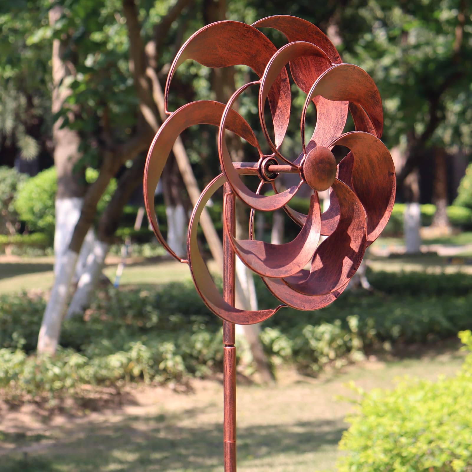 LERFUGI Garden decor wind spinner adds atmosphere to your terrace.