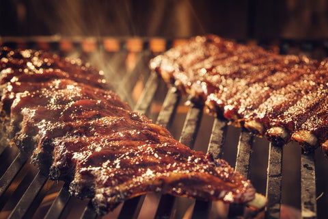 Leship easy-clean porcelain surface for quick post-grill cleanup.