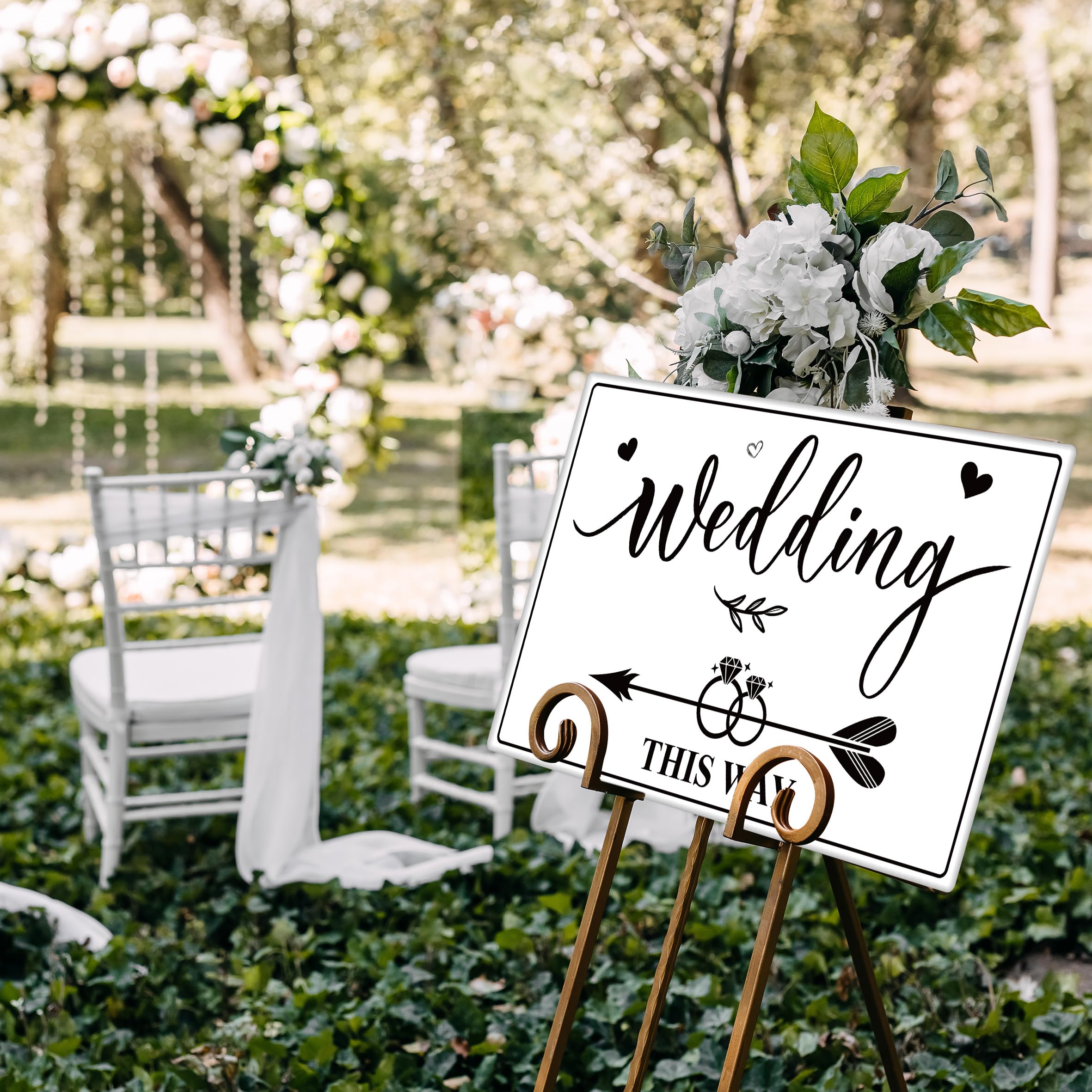 Lesnala rings-leaf-arrow-love motif enhances wedding decor.