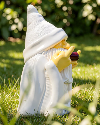 Leverse middle finger decor statue white close-up, ready to paint with your colors