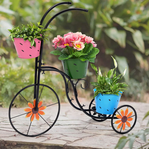 LEWIS&WAYNE outdoor garden display showing color and durability