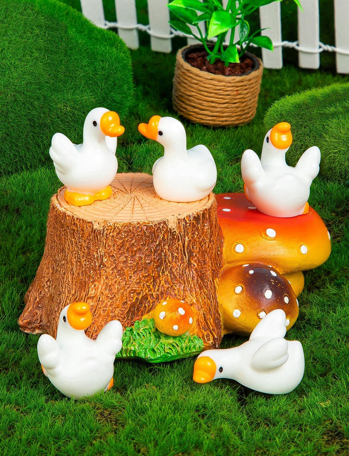 LHSYFBZ goose garden lawn decor perfect for micro landscapes.