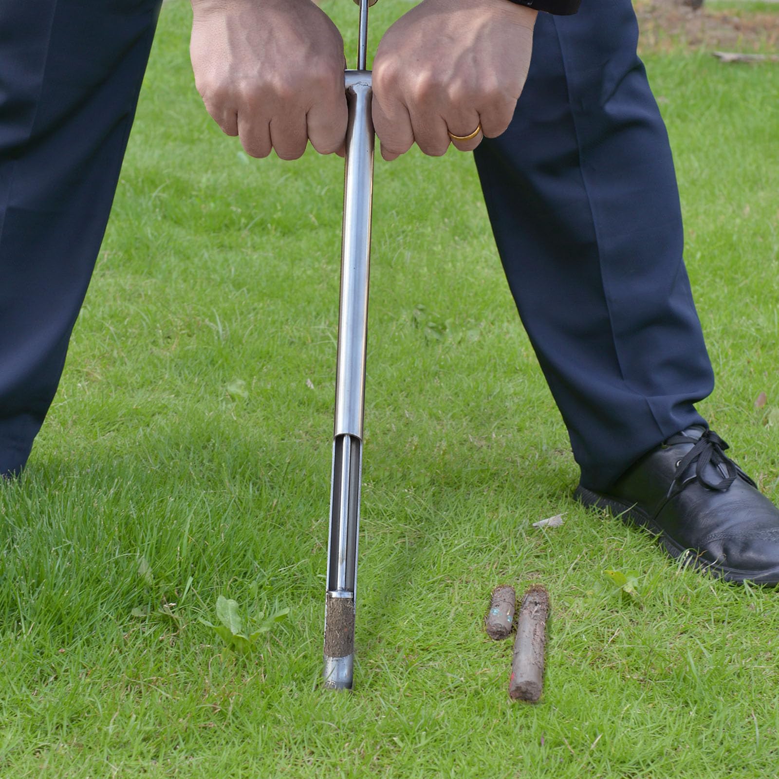 Lichtund soil probe used in a lawn and garden setting for soil testing