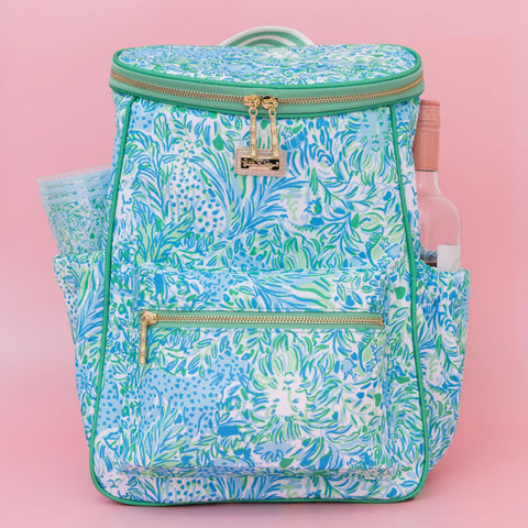 Lilly Pulitzer premium canvas material suits beach days and outings.